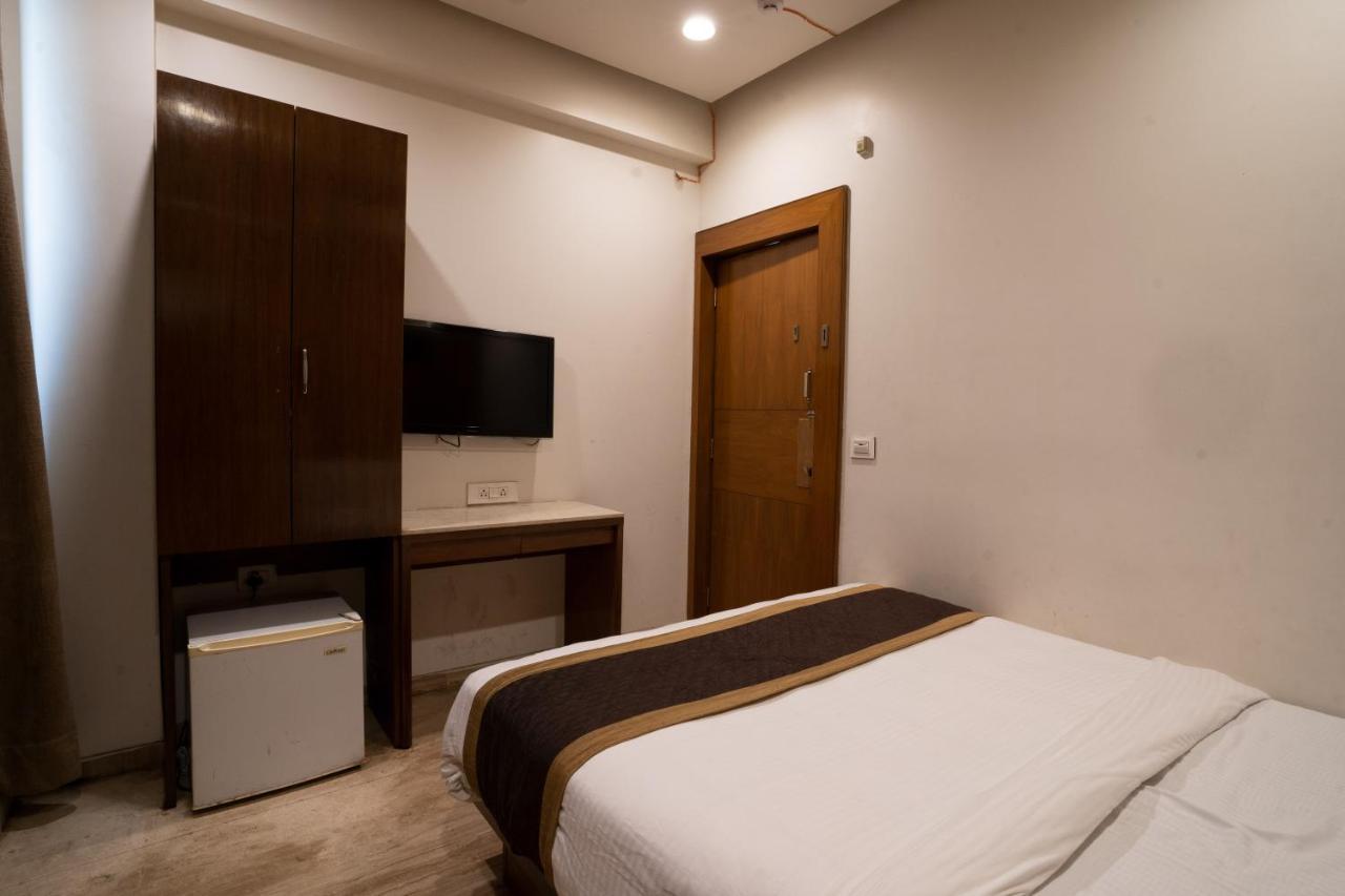 Hotel Kyra Airport Ahmedabad Exterior photo