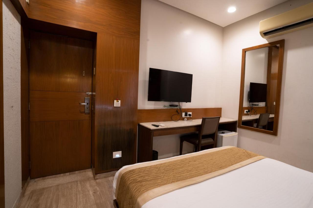 Hotel Kyra Airport Ahmedabad Exterior photo